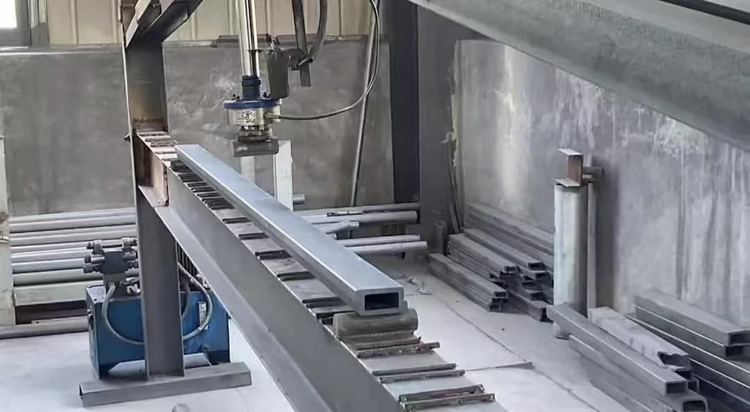 Processing equipment above a hollow rectangular component on rollers