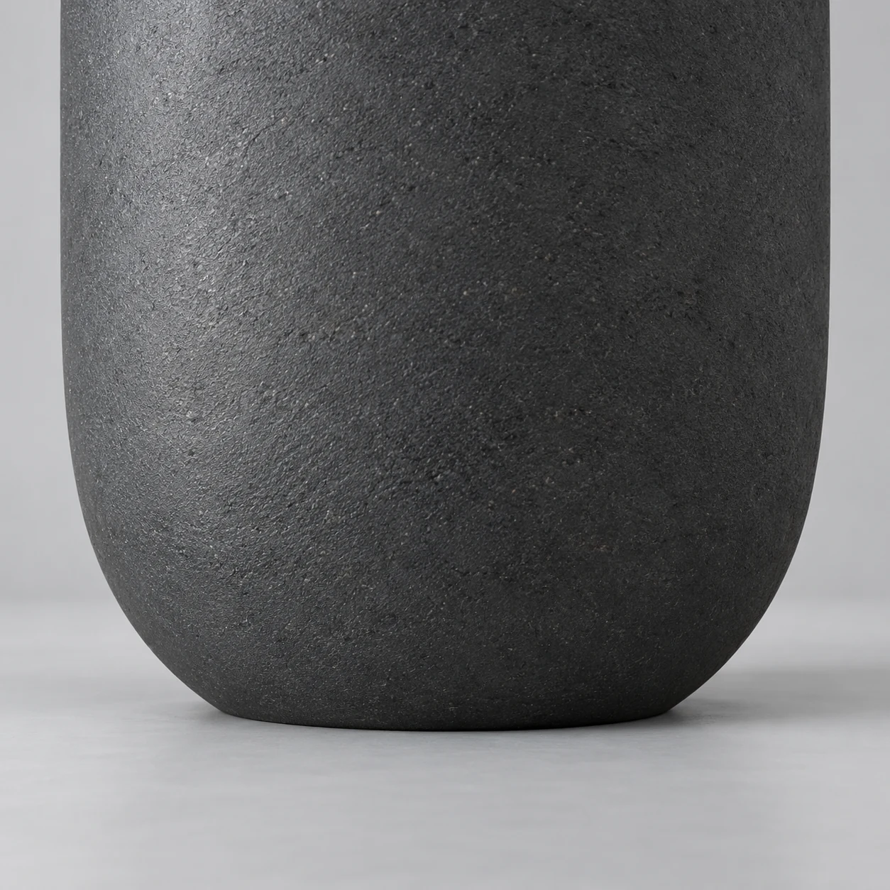 Conceptual lower-body detail of a SiC-containing foundry crucible showing its curved exterior and flat standing base
