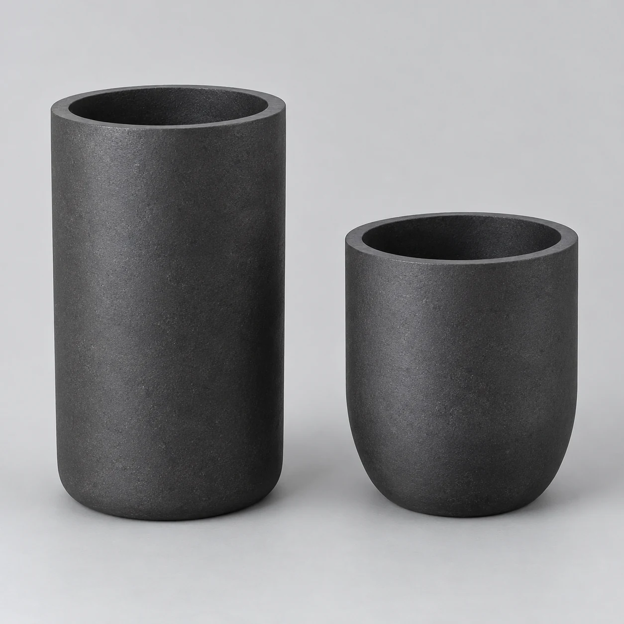 Conceptual comparison of standard curved-bottom and tall cylindrical SiC-containing foundry crucibles